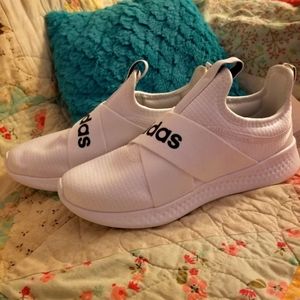 Adidas shoes women's size 5.5, BRAND NEW